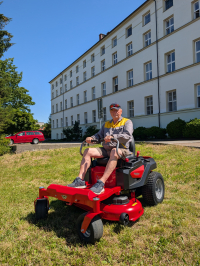 Nov&yacute; zahradn&iacute; traktor